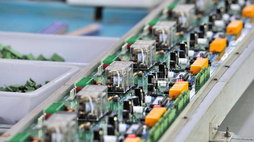 电子制造厂商预计2024年收入增长95%(图1)