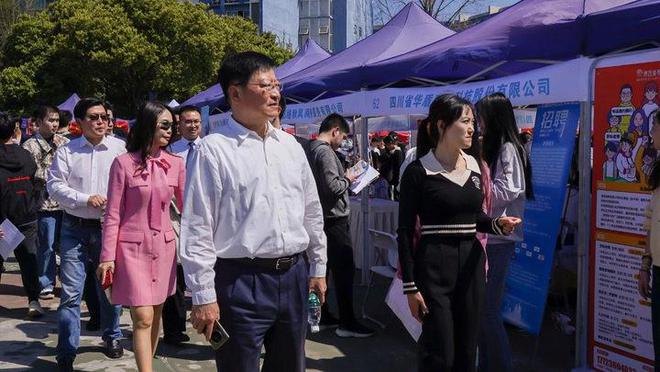电子科技大学成都学院2024届毕业生春季双选会圆满举行(图4)