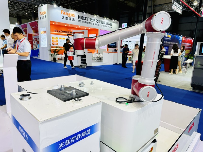 IARS2024：节卡机器人以新质生产力为翼擎动全球工业智造跃迁(图2)