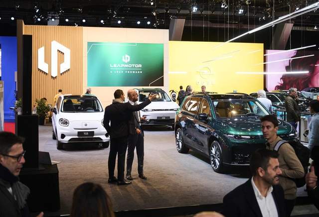 重磅零跑亮相2025布鲁塞尔车展：C10增程版正式在欧洲上市(图3)