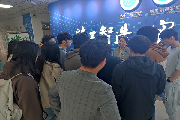 电子工程学院智能制造学院举办2024年电子类校园双选会(图2)