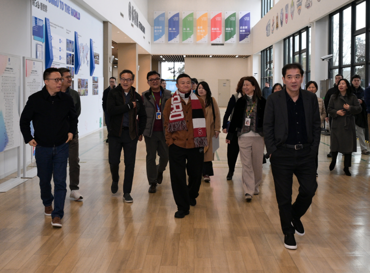 比亚迪硬抗导弹！车身完好没起火乘客仅轻伤；马云与阿里、蚂蚁核心管理层齐聚谈AI；OpenAI与美军方合作惹众怒：ChatGPT卸载量爆增295%(图2)